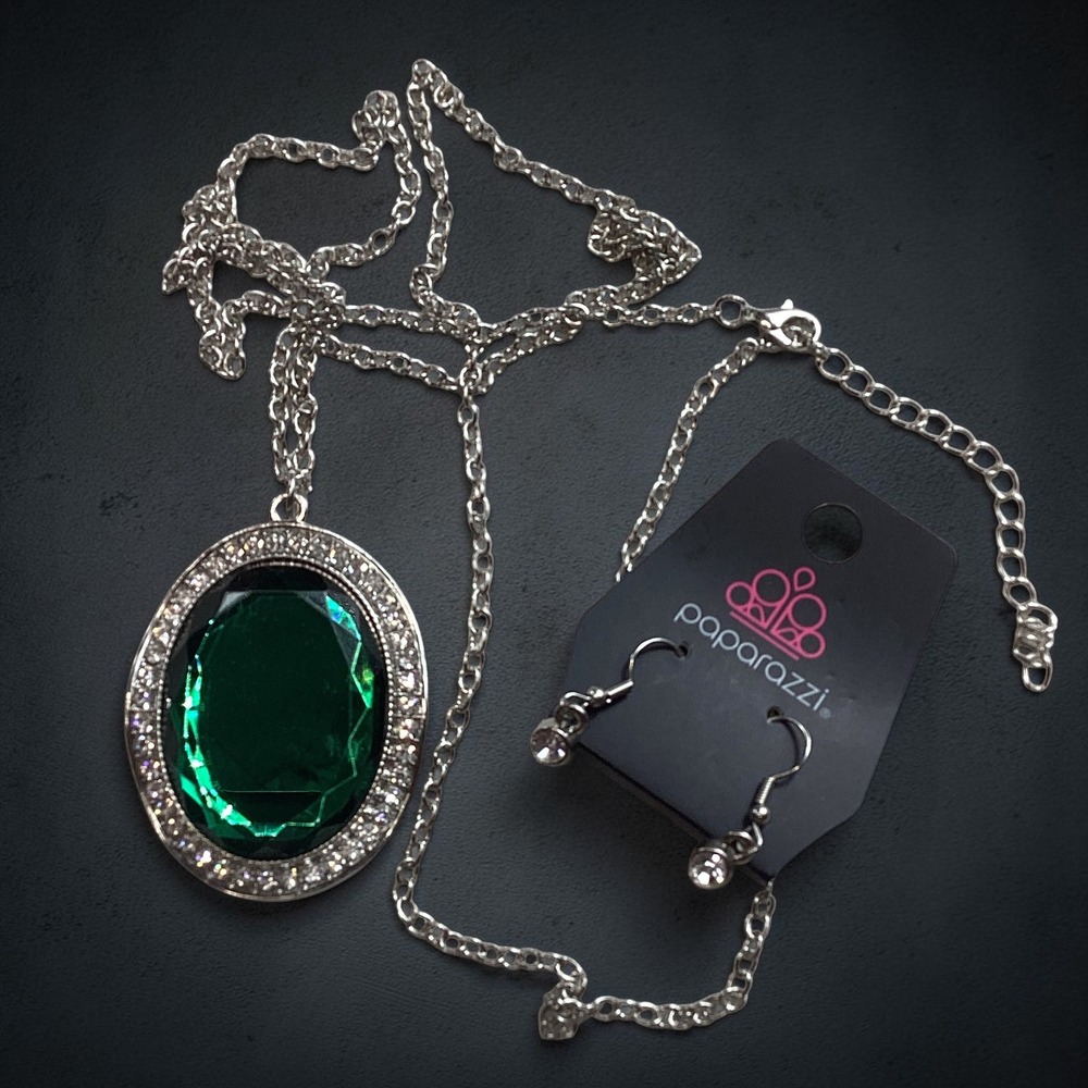 Paparazzi Emerald Green Rhinestone Halo Pendant Necklace and Earrings Set Silver